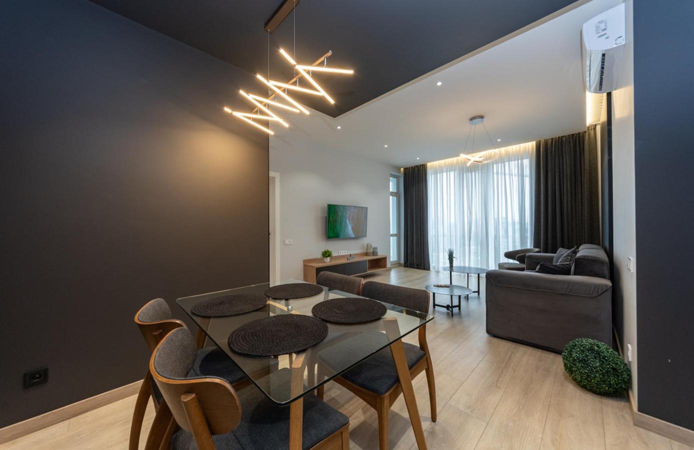 Royal Tower Residence Big Vip Apartment In Center Floor 27 Kyiv Exterior photo