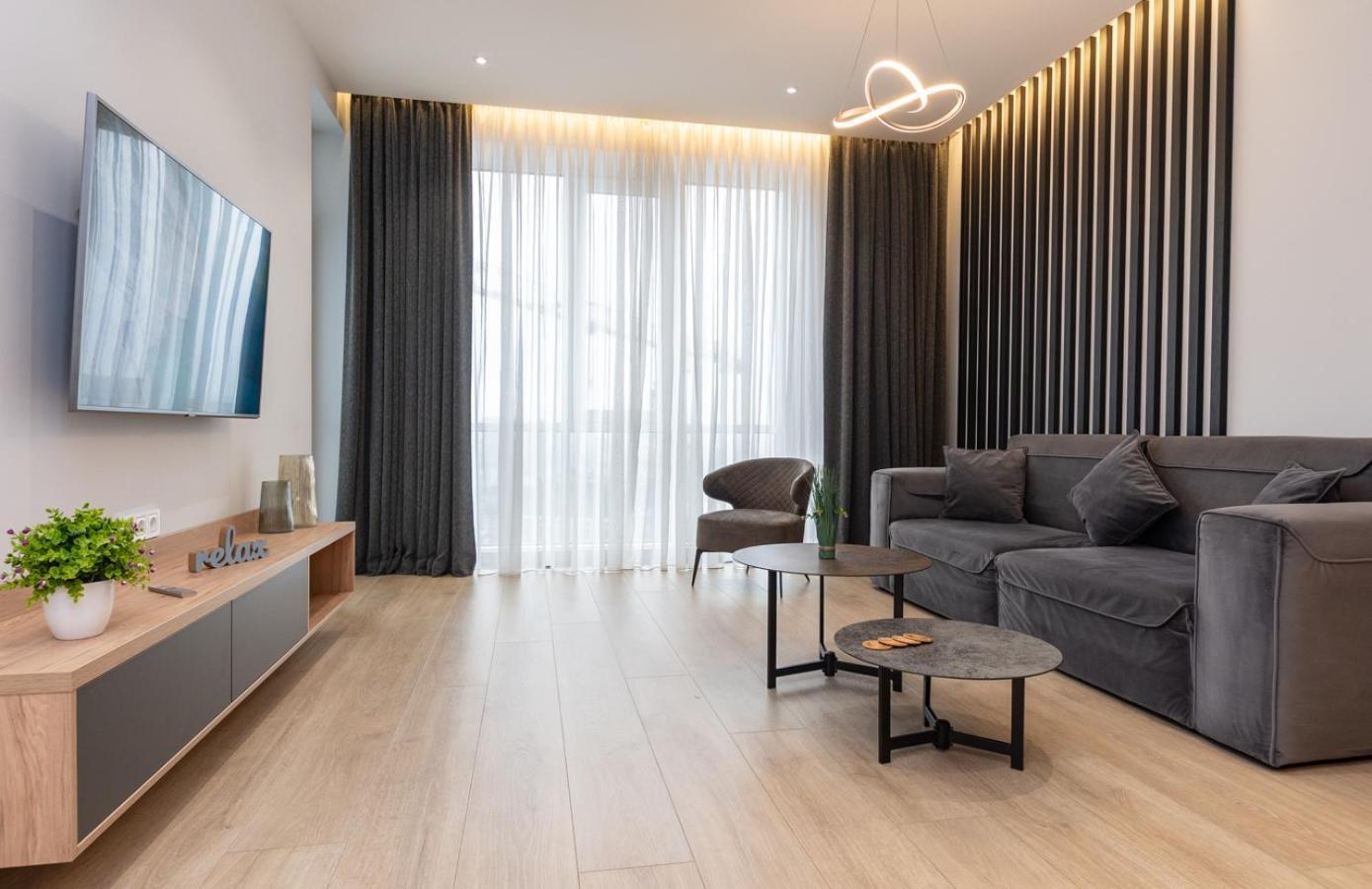 Royal Tower Residence Big Vip Apartment In Center Floor 27 Kyiv Exterior photo