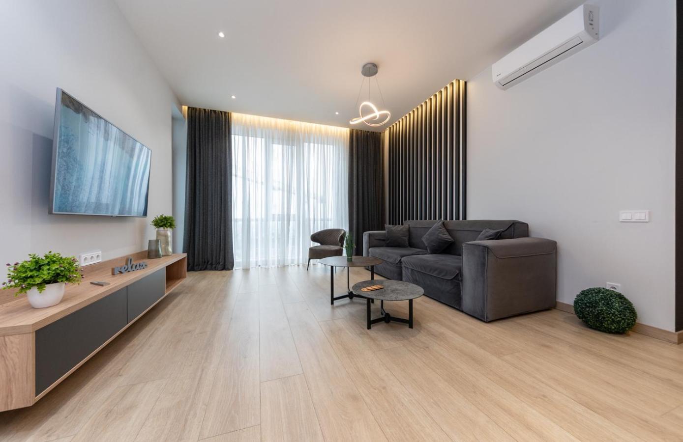 Royal Tower Residence Big Vip Apartment In Center Floor 27 Kyiv Exterior photo