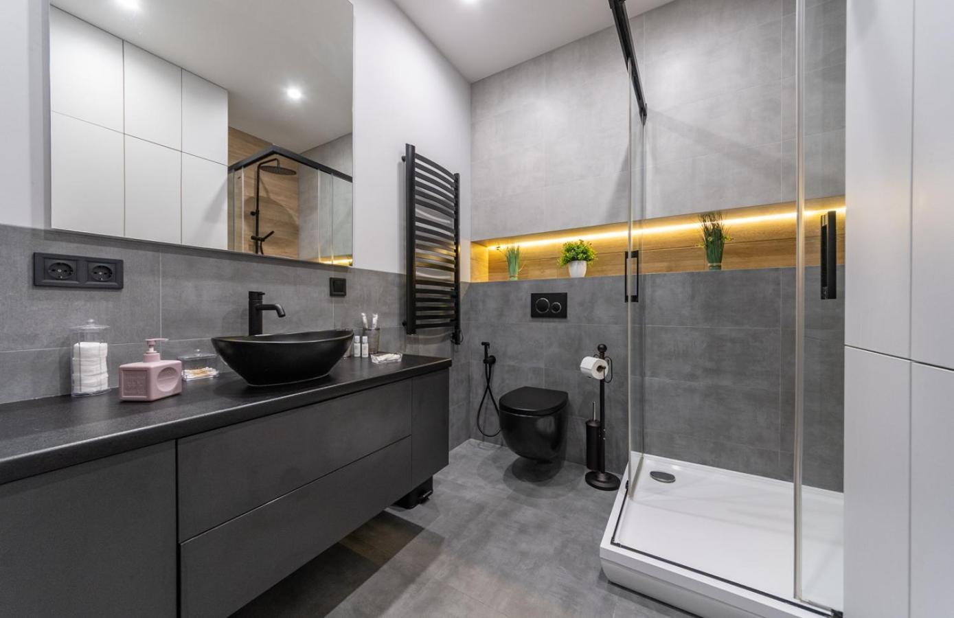 Royal Tower Residence Big Vip Apartment In Center Floor 27 Kyiv Exterior photo