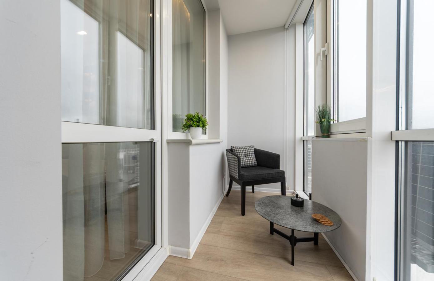 Royal Tower Residence Big Vip Apartment In Center Floor 27 Kyiv Exterior photo