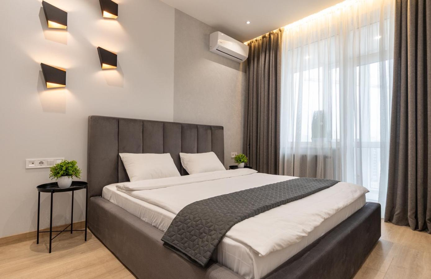Royal Tower Residence Big Vip Apartment In Center Floor 27 Kyiv Exterior photo