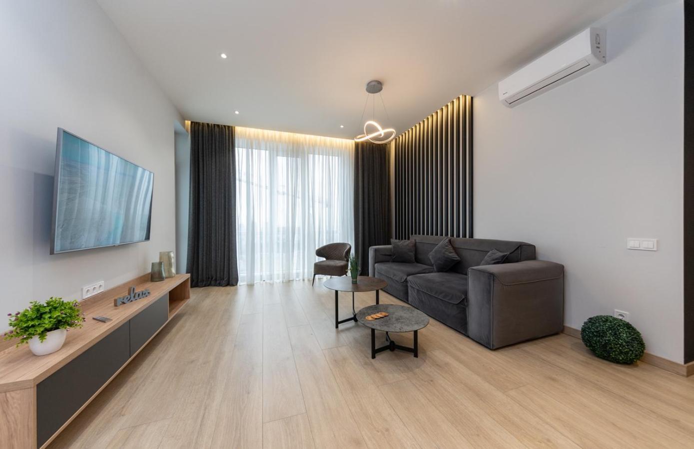 Royal Tower Residence Big Vip Apartment In Center Floor 27 Kyiv Exterior photo