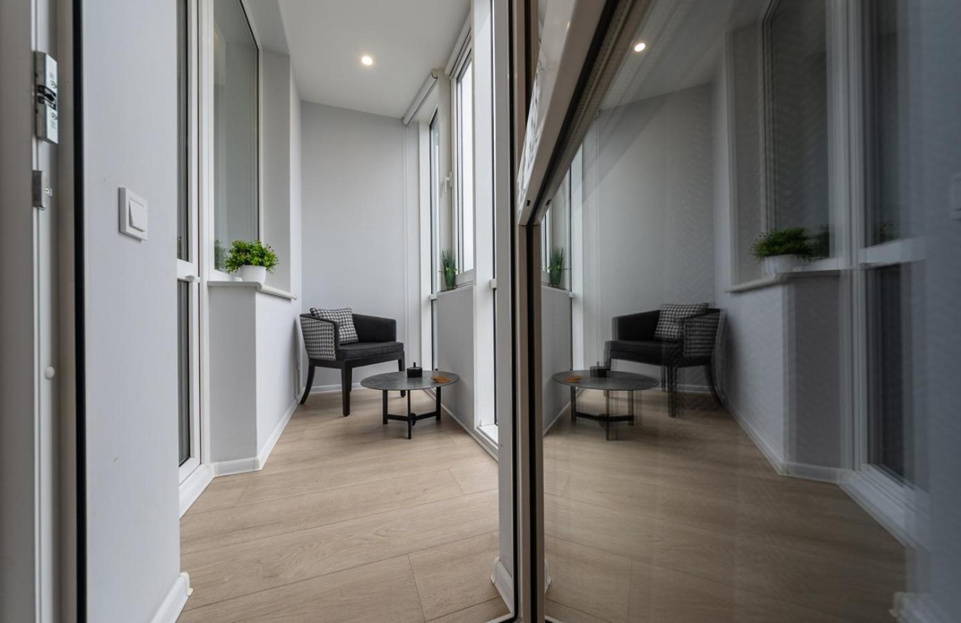 Royal Tower Residence Big Vip Apartment In Center Floor 27 Kyiv Exterior photo