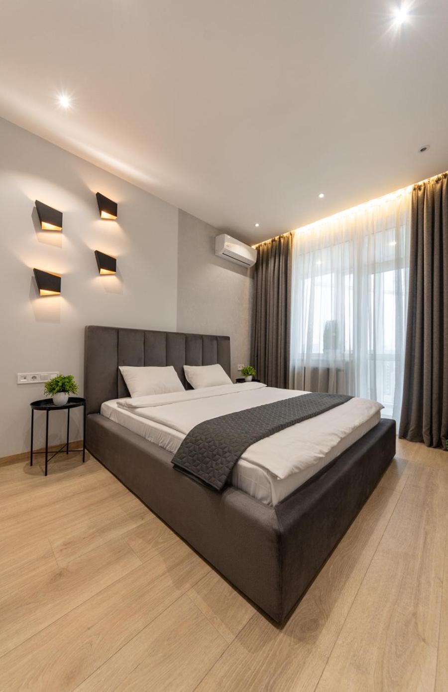 Royal Tower Residence Big Vip Apartment In Center Floor 27 Kyiv Exterior photo